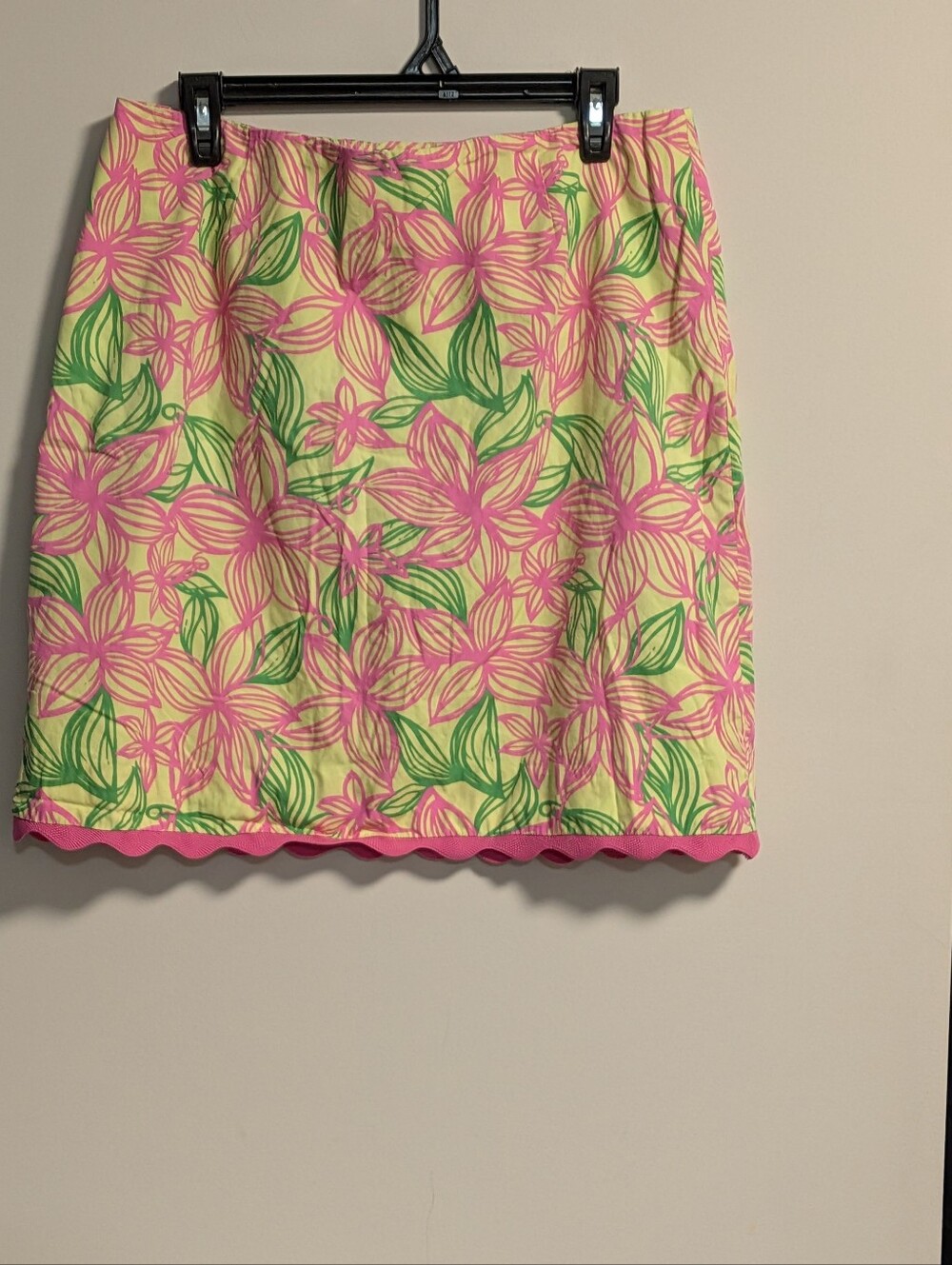 Pink Floral Print Women’s Skirt with Scalloped Hem